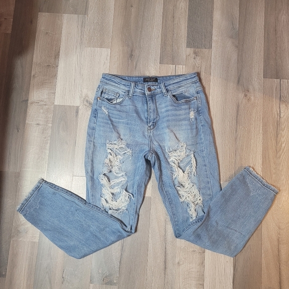 Judy Blue High-Rise Destroyed Boyfriend Jeans (Style: 82170) - Picture 3 of 6